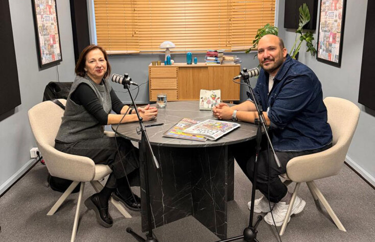 Podcast Μαμάδες με Ρούμι by Athens Voice | Η Παναγιώτα Στρίκου μιλάει με τον εκπαιδευτικό και συγγραφέα Μάριο Μάζαρη, aka Schoolmarius