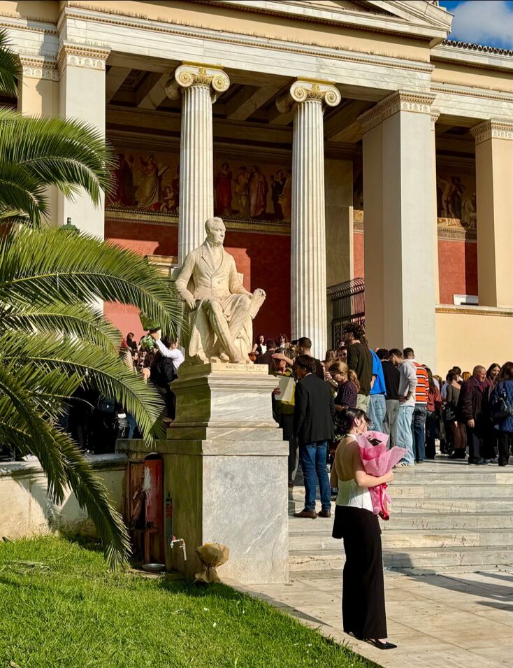 Από το Fintech στην ορκωμοσία των βιολόγων: Δύο εικόνες του μέλλοντος στο ιστορικό Καποδιστριακό Πανεπιστήμιο Αθηνών