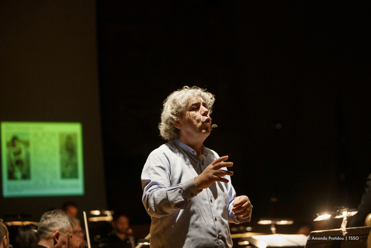 Ο Κώστας Χάρδας με την Κρατική Ορχήστρα Θεσσαλονίκης σε εκπαιδευτικό πρόγραμμα © Amanda Protidou TSSO