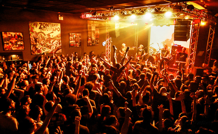 Μωρά στη Φωτιά: «Μια νυχτιάτικη βόλτα στο κέντρο της πόλης» με τον Στέλιο Σαλβαδόρ