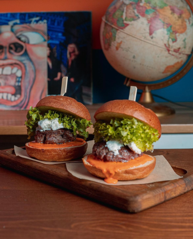 Γεύμα στο Luv n Roll