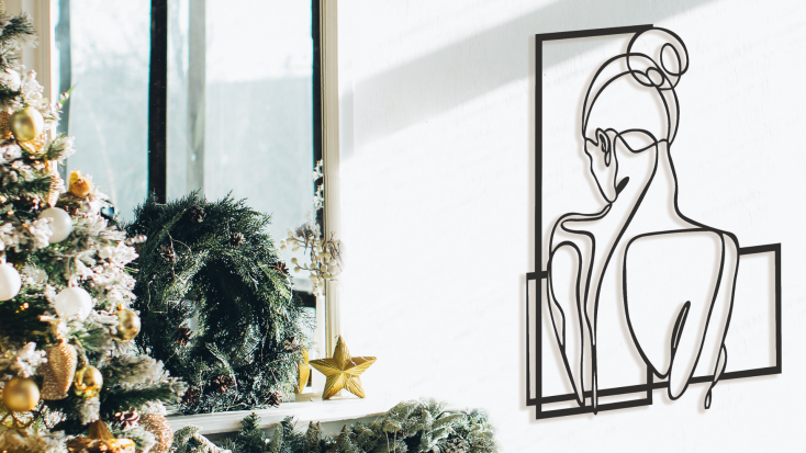 Μεταλλικός πίνακας στον τοίχο με σχέδιο γυναίκα