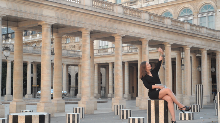 Στιγμιότυπο από το βίντεο της Ariane Loze "Our Cold Loves" (2022)