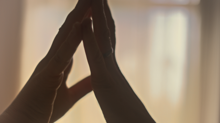 δύο ενωμένα χέρια