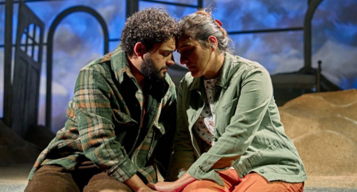 Φωτογραφία από τη βασισμένη στο βιβλίο παράσταση.