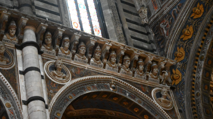 Στο εσωτερικό του καθεδρικού ναού