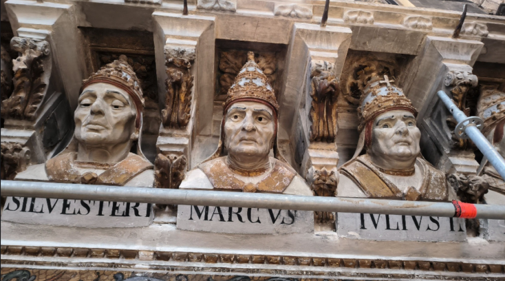 Στο εσωτερικό του καθεδρικού ναού