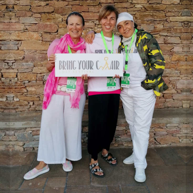 Η Φαίη Καζαντζίδου, η Πάολα Τζοβινέλλι και η Έλενα Ντάκουλα. 