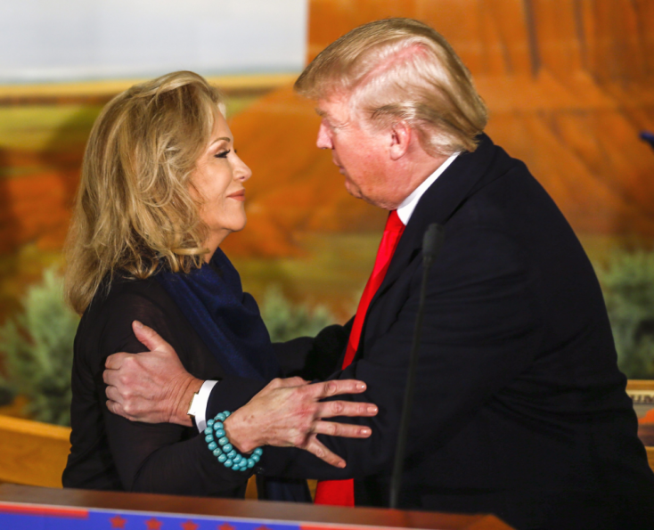 Αΐσα Γουέιν και Ντόναλντ Τραμπ