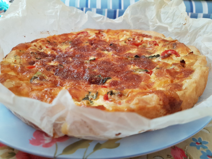 Τάρτα με ντοματίνια και βασιλικό