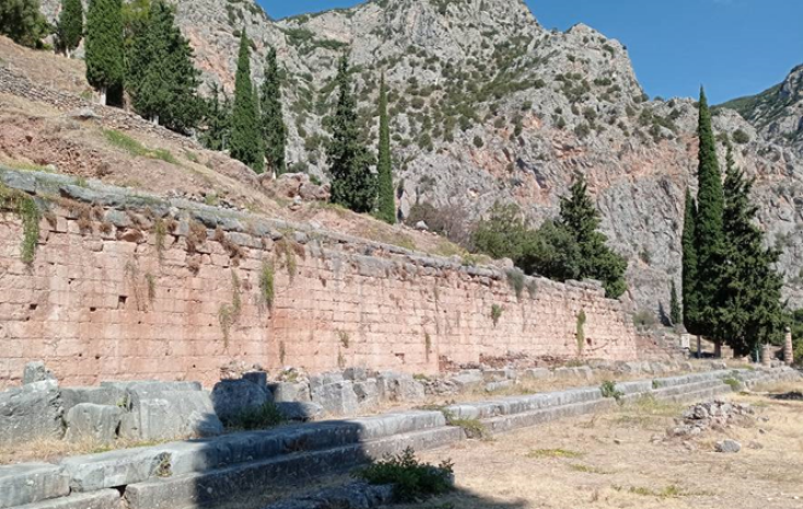 Δρομολογείται η ανάδειξη του δυτικού τμήματος της αρχαίας πόλης των Δελφών - Η μελέτη υλοποίησης του έργου από το υπουργείο Πολιτισμού