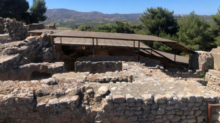 Τα υφιστάμενα, προς αντικατάσταση, στέγαστρα των Παλαιών Ανακτόρων 