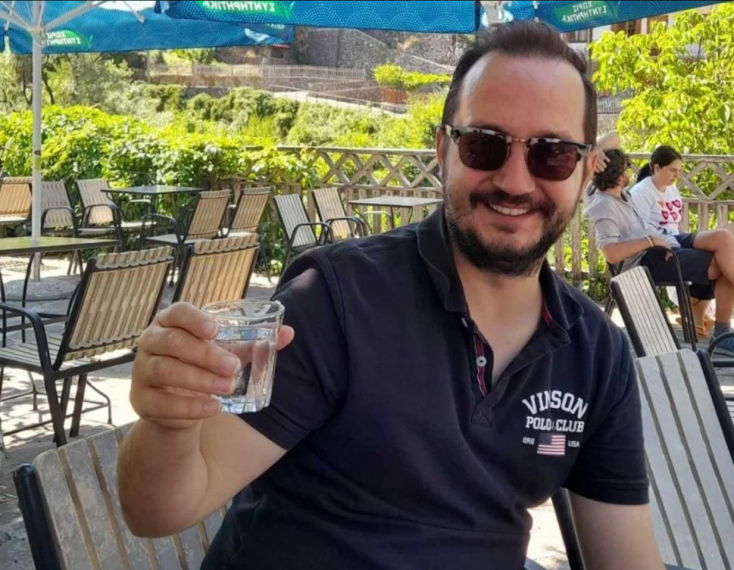 Βασίλης Καλογήρου