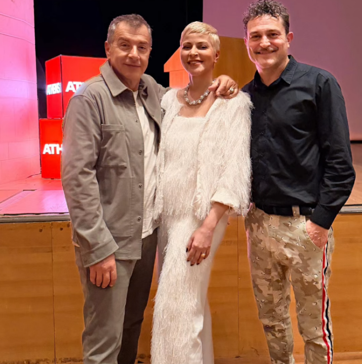 Ο Σταύρος Θεοδωράκης με τη Φανή Σπυριδάκη και τον Γιώργο Καραμίχο