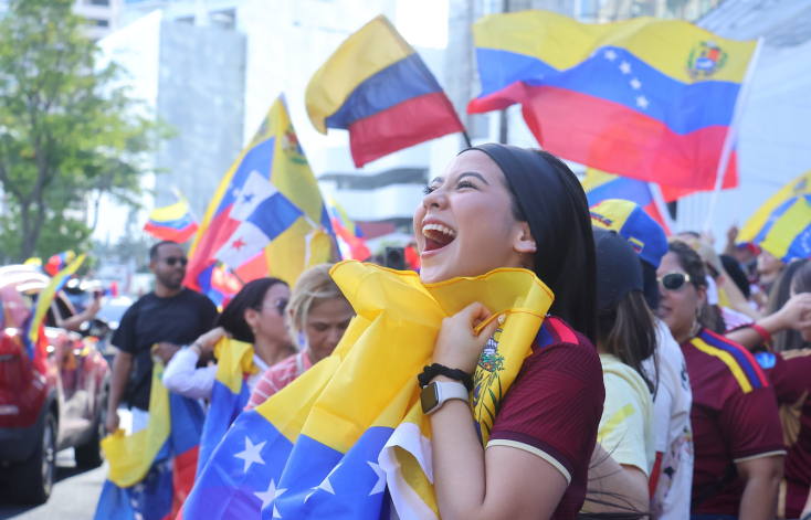 Βενεζουελάνοι εντός και εκτός χώρας πανηγυρίζουν την σύλληψη Μαδούρο