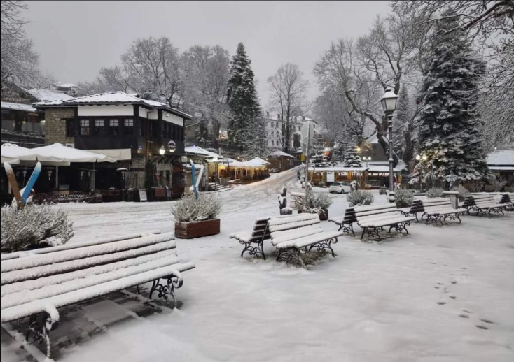 Το Μέτσοβο ντύθηκε στα λευκά - Σε εξέλιξη η χιονόπτωση