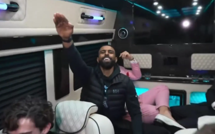 Η παρέα ανάρτησε βίντεο που δείχνει τον Μάιρον Γκέινς να κάνει ναζιστικό χαιρετισμό καθ’ οδόν προς το κλαμπ.