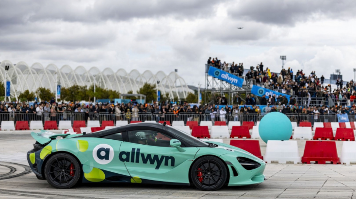 Allwyn x McLaren Racing: Όταν θρυλικοί οδηγοί και McLaren πάτησαν γκάζι στο ΟΑΚΑ