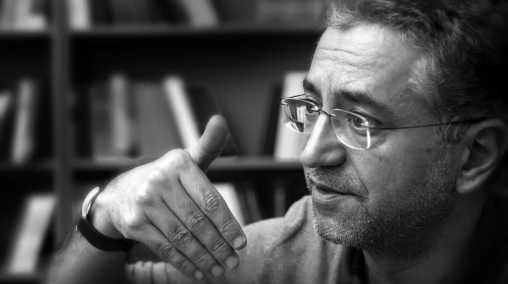 Ο Γκαζμέντ Καπλάνι μιλά για τη νέα του ζωή στις ΗΠΑ, αλλά και τις πολιτικές και κοινωνικές προκλήσεις που αντιμετωπίζουν σήμερα η Ευρώπη και τα Βαλκάνια.