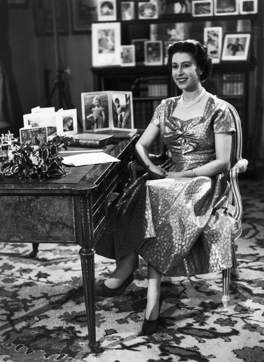 Η βασίλισσα Ελισάβετ στο χριστουγεννιάτικο μήνυμα το 1957