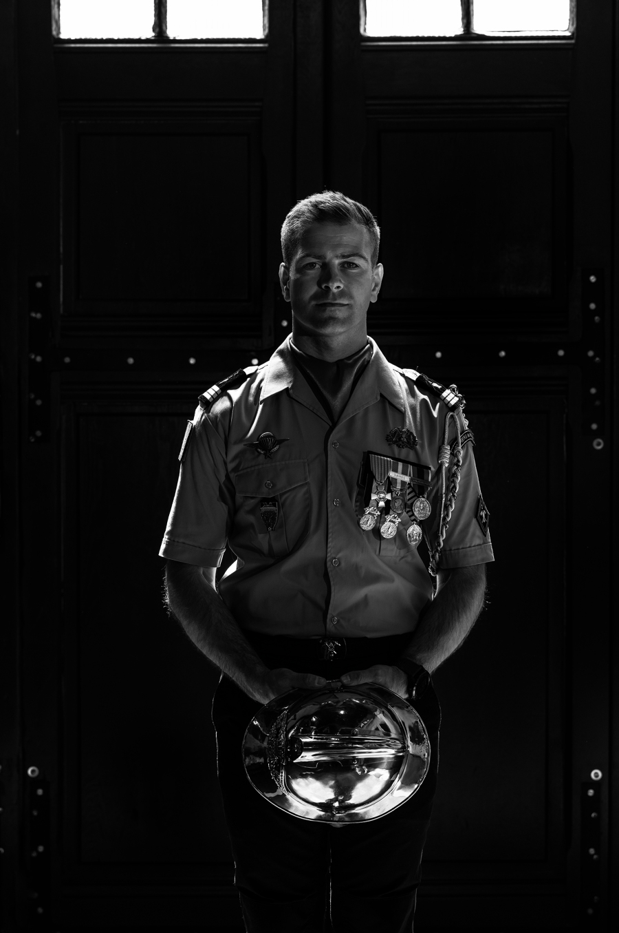 Ο Νίκος Αλιάγας φωτογραφίζει τους Γάλλους πυροσβέστες στο κέντρο διάσωσης Rousseau για το ημερολόγιο του 2023.