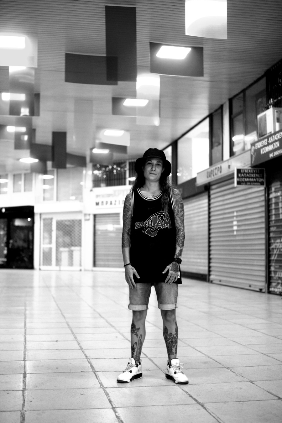 Συνέντευξη: Η φωτογράφος Σίλβια Τσομπανάκη μιλάει για τις εικόνες της έκθεσης «Ραπ Ντίβες» στην Εφημερίδα ATH
