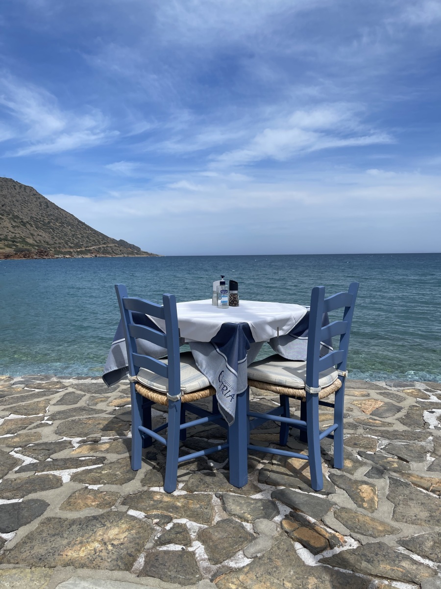 Οδοιπορικό στο χωριό Πλάκα, στη Σπιναλόγκα, εκεί που γυρίστηκε η τηλεοπτική σειρά «Το Νησί»