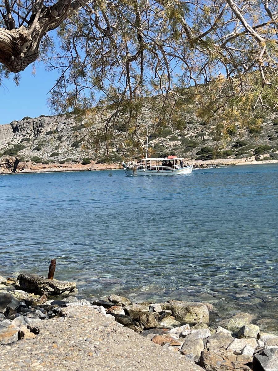 Οδοιπορικό στο χωριό Πλάκα, στη Σπιναλόγκα, εκεί που γυρίστηκε η τηλεοπτική σειρά «Το Νησί»