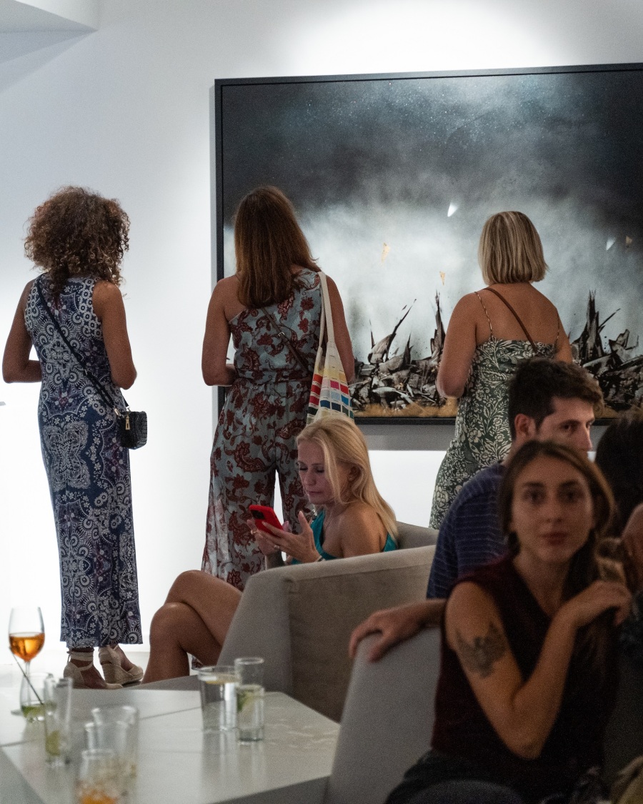 Infinite Drama Athens: Φωτορεπορτάζ από τα εγκαίνια της έκθεσης του Maxim στην Ελλάδα που παρουσιάζουν Τhe Blender Gallery και Varvara Roza Galleries.