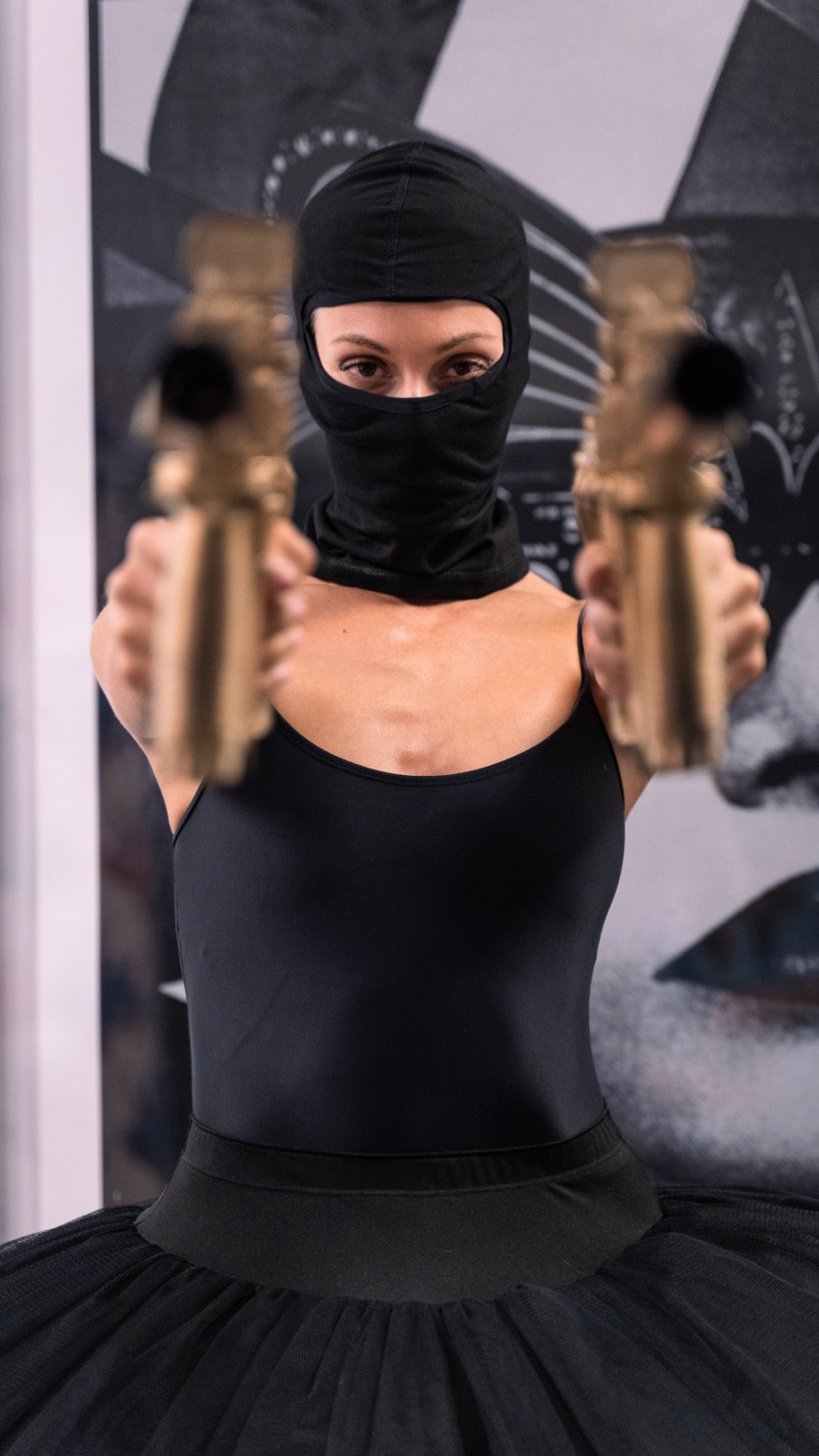 Infinite Drama Athens: Φωτορεπορτάζ από τα εγκαίνια της έκθεσης του Maxim στην Ελλάδα που παρουσιάζουν Τhe Blender Gallery και Varvara Roza Galleries.