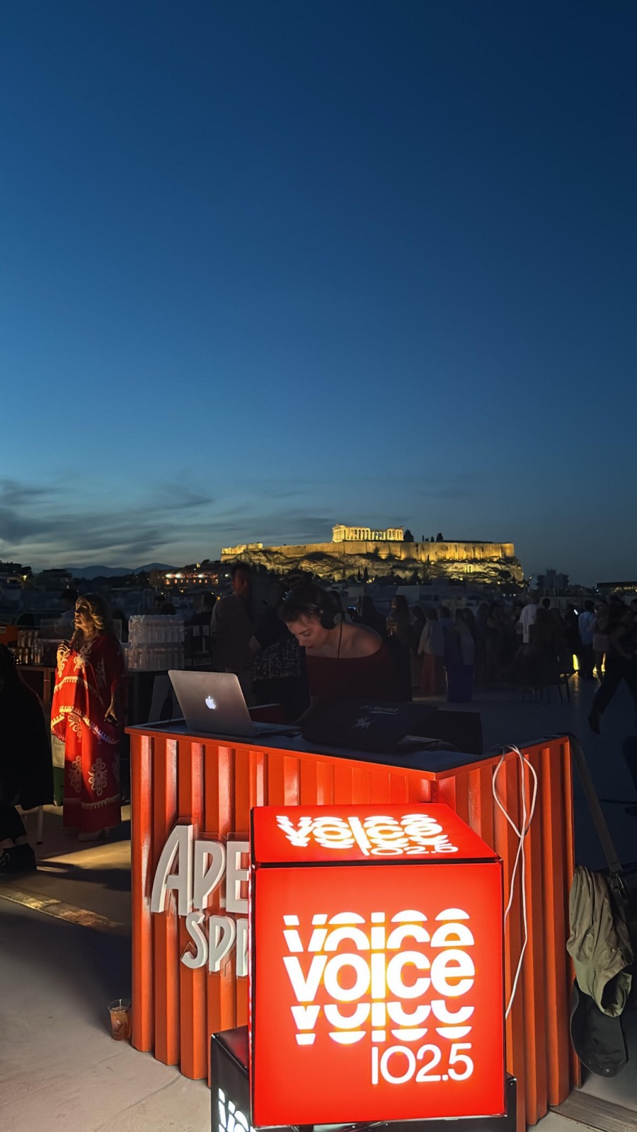 Voice 102.5: Μουσική, ποτό και τέχνη στους ορόφους του ΕΜΣΤ