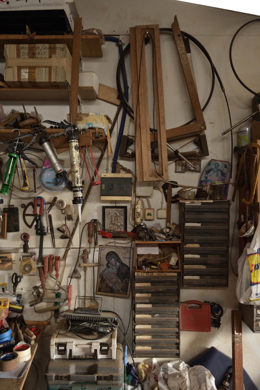 Ένα πρωινό στο ναυπηγείο του κύριου Πράσινου στη Σαλαμίνα