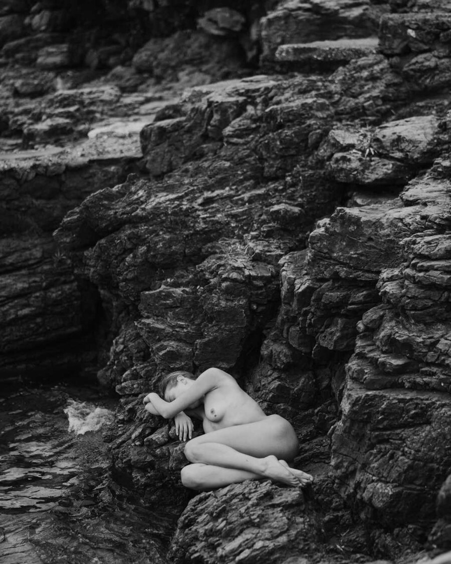 Unveiled: The Fine Art Lens of NikZik | Μια διαφορετική αναδρομική έκθεση