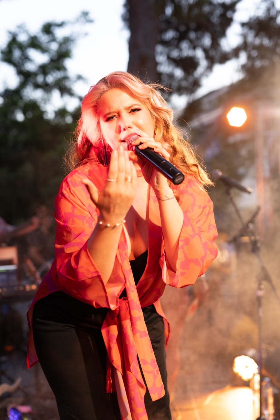 H Νίνα Μαζάνη στην Πλατεία Δεξαμενής