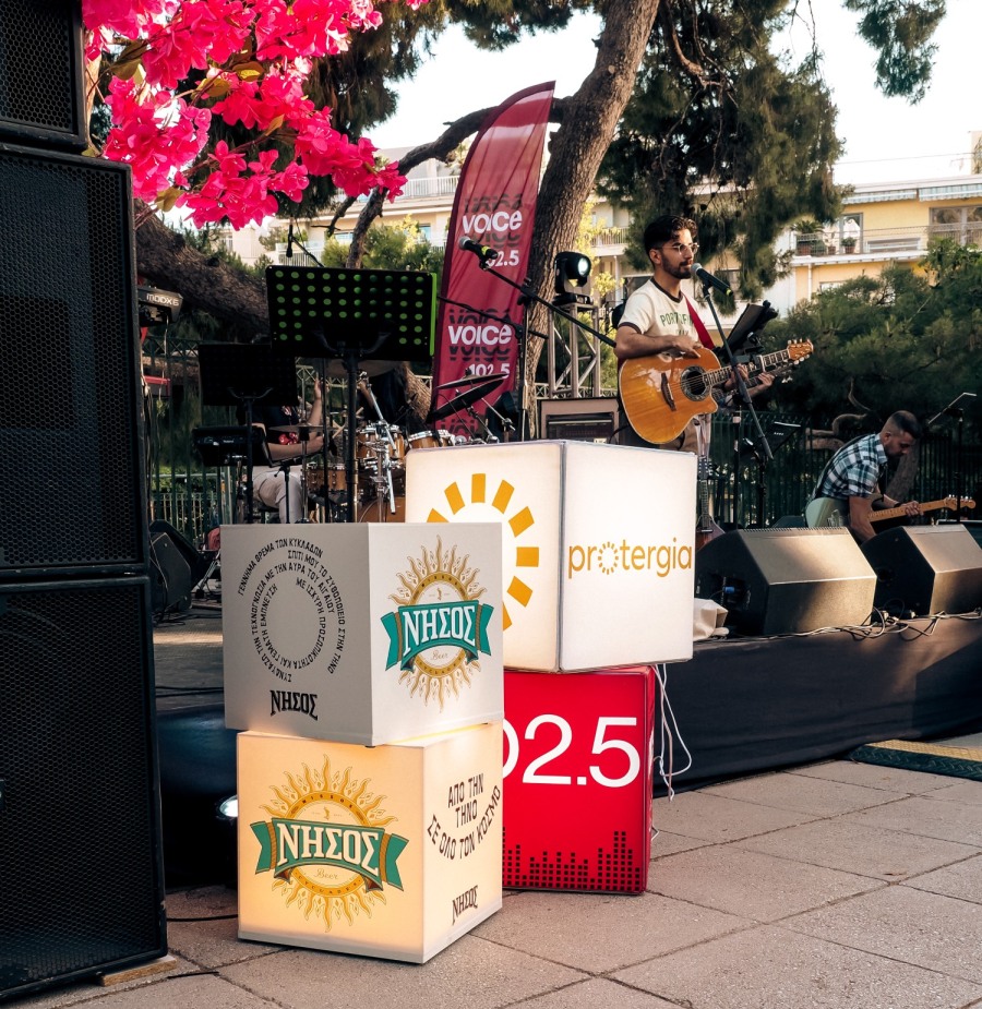 Ένας χρόνος με το μπαλκόνι του Papazó, από τον Voice102.5