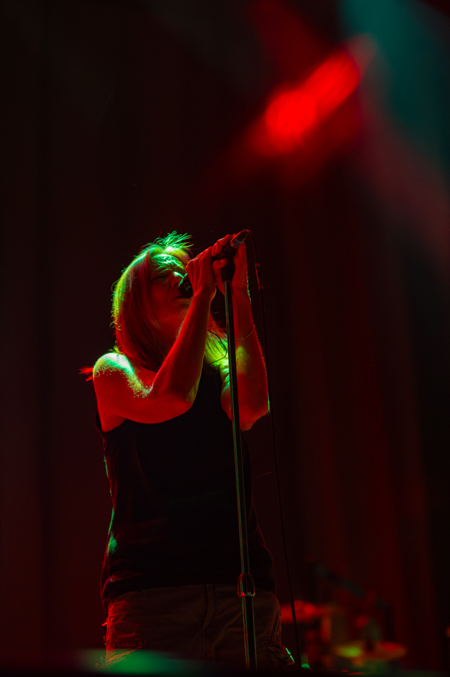 Ανταπόκριση από την εμφάνιση των Μπεθ Γκίμπονς και Bill Ryder - Jones στο Θέατρο Λυκαβηττού