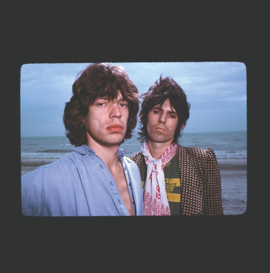 Η επανέκδοση του Black and Blue φέρνει νέες μίξεις, ακυκλοφόρητες ηχογραφήσεις και σπάνιο υλικό από την πιο καθοριστική εποχή των Rolling Stones