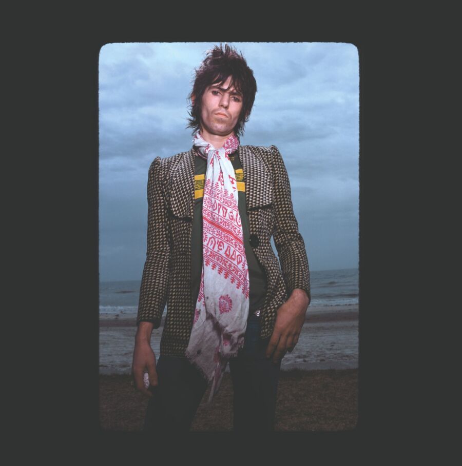 Η επανέκδοση του Black and Blue φέρνει νέες μίξεις, ακυκλοφόρητες ηχογραφήσεις και σπάνιο υλικό από την πιο καθοριστική εποχή των Rolling Stones