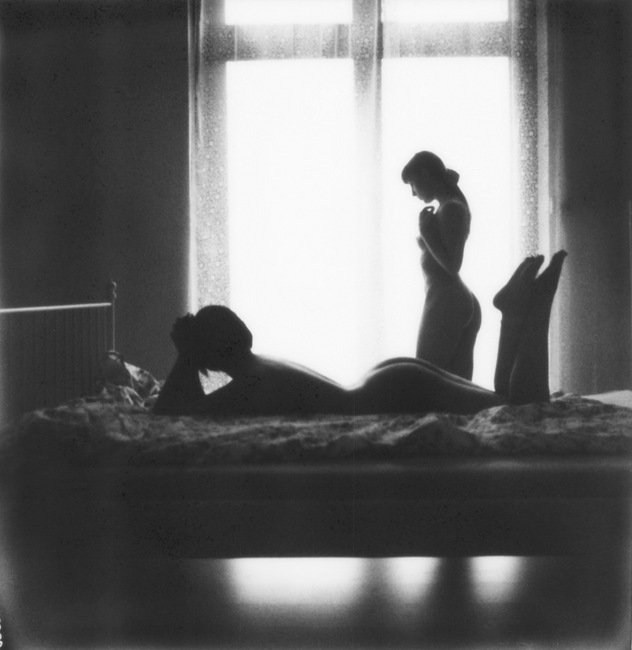 EROS: Η ανεπανάληπτη στιγμή του έρωτα μέσα από την Polaroid