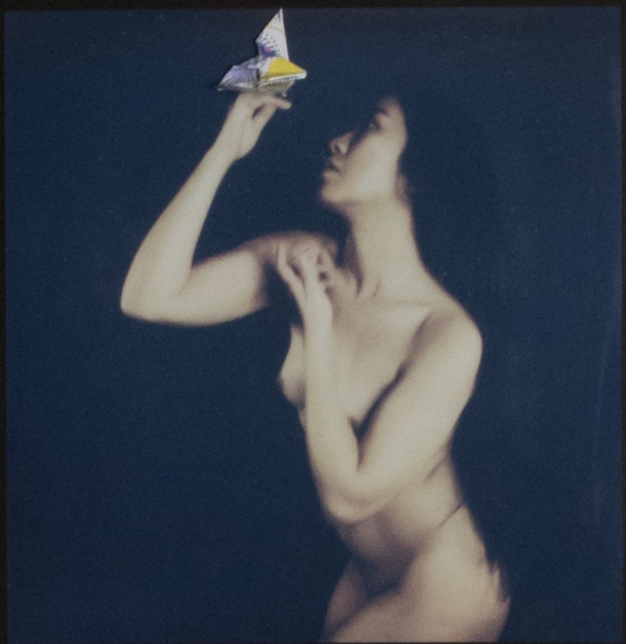 EROS: Η ανεπανάληπτη στιγμή του έρωτα μέσα από την Polaroid