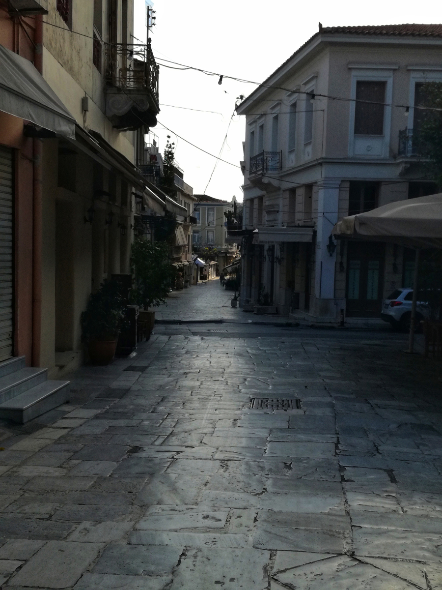 Οδός Κυδαθηναίων, Πλάκα