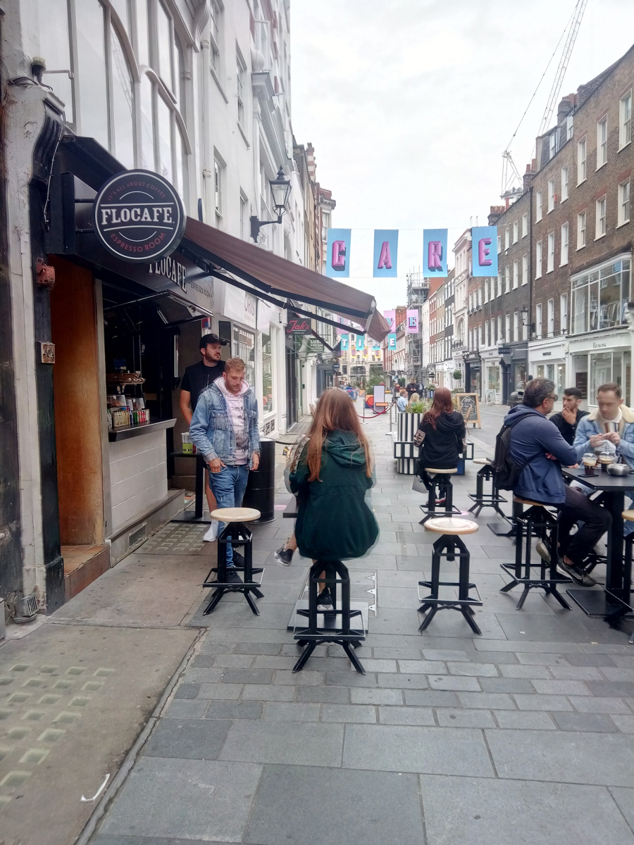 Το Λονδίνο ζει ακόμα στη σκιά της πανδημίας