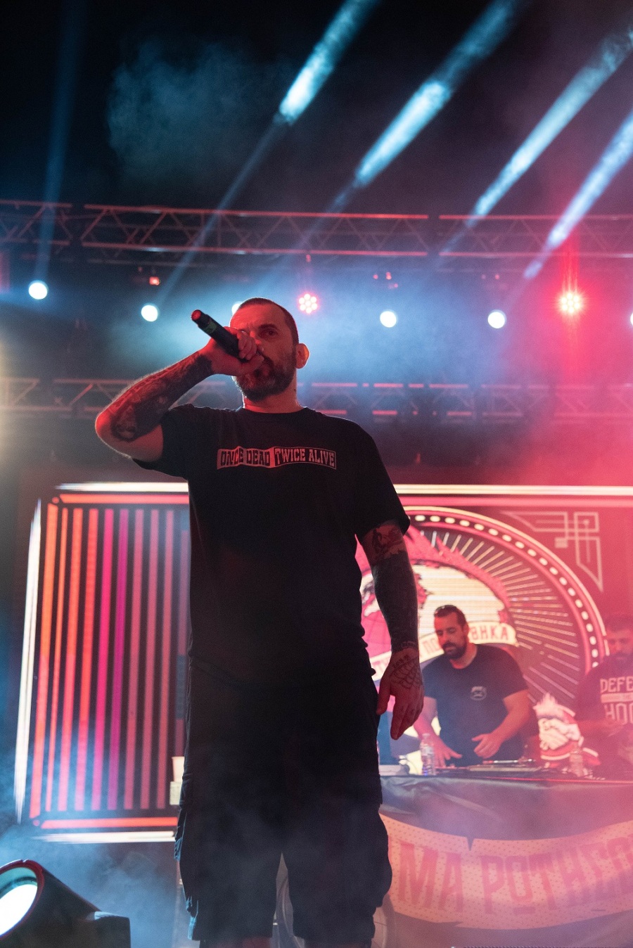 Βέβηλος - Στιγμιότυπο από hip hop συναυλία στο Κατράκειο Θέατρο Νίκαιας