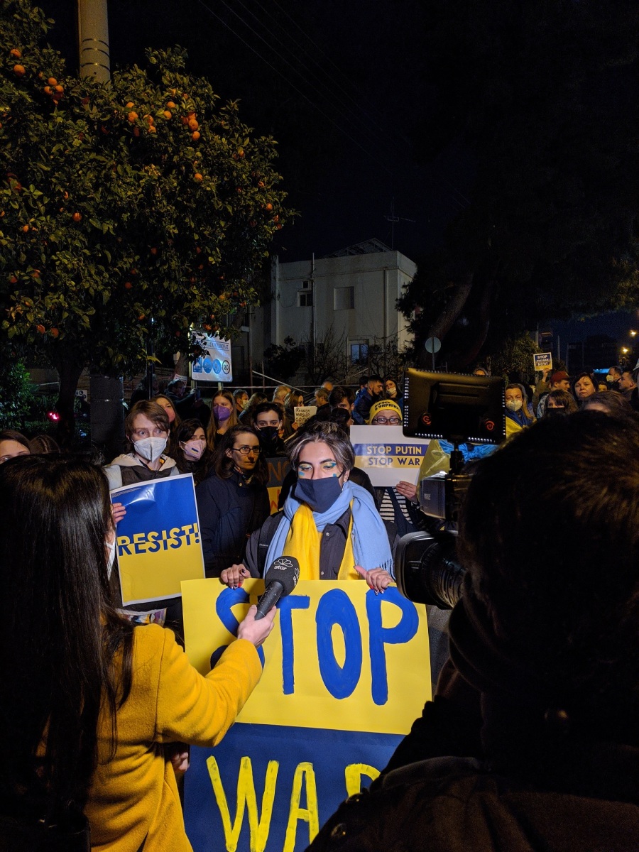 Έλληνες και Ουκρανοί διαδηλώνουν έξω από το προξενείο της Ρωσίας στην Αθήνα