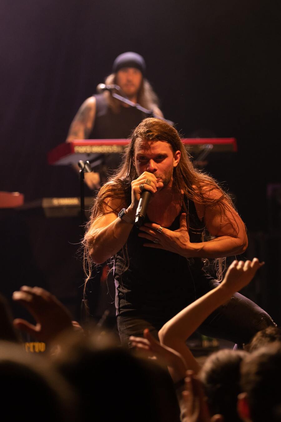 Στιγμιότυπο από τη συναυλία των H.E.A.T. στην Αθήνα, στο Gagarin 205