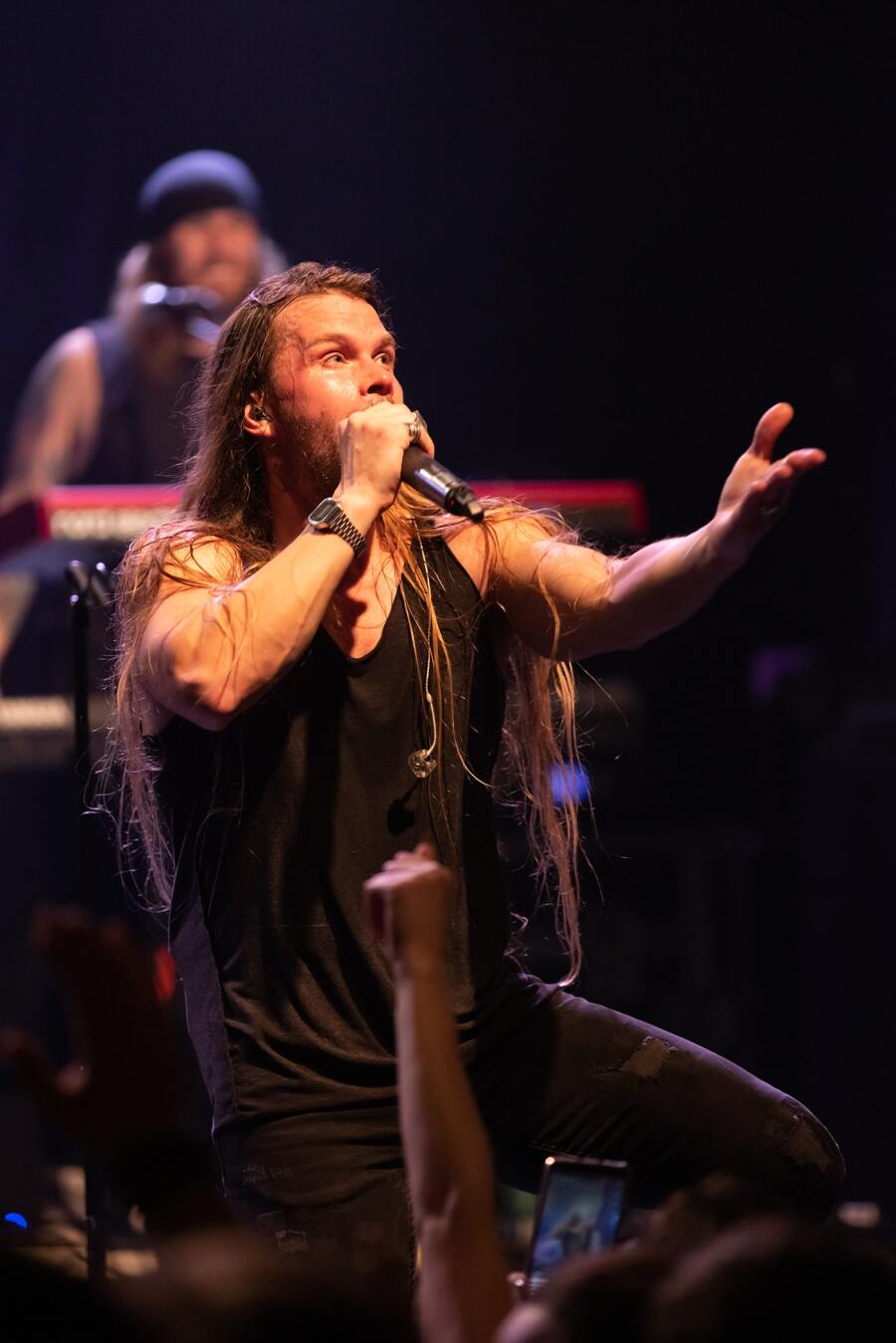 Στιγμιότυπο από τη συναυλία των H.E.A.T. στην Αθήνα, στο Gagarin 205