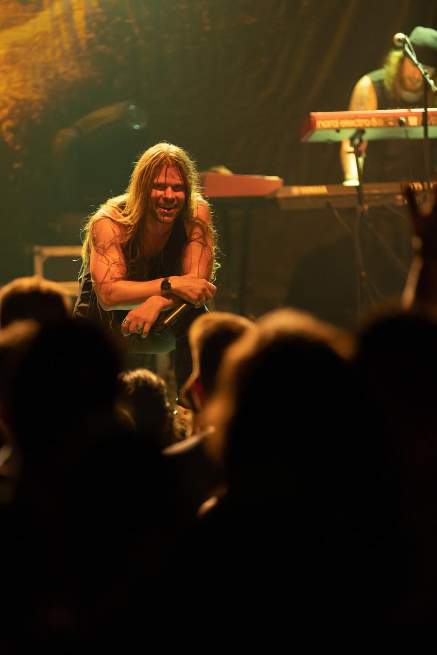 Στιγμιότυπο από τη συναυλία των H.E.A.T. στην Αθήνα, στο Gagarin 205