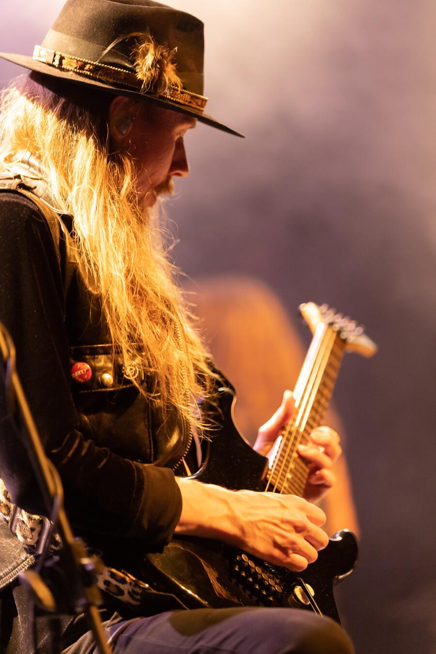 Στιγμιότυπο από τη συναυλία των H.E.A.T. στην Αθήνα, στο Gagarin 205