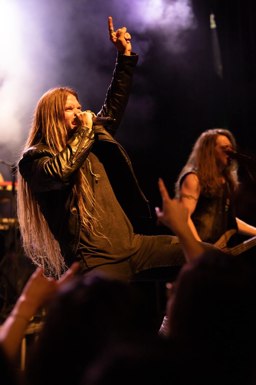 Στιγμιότυπο από τη συναυλία των H.E.A.T. στην Αθήνα, στο Gagarin 205