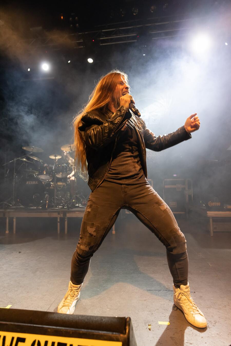 Στιγμιότυπο από τη συναυλία των H.E.A.T. στην Αθήνα, στο Gagarin 205